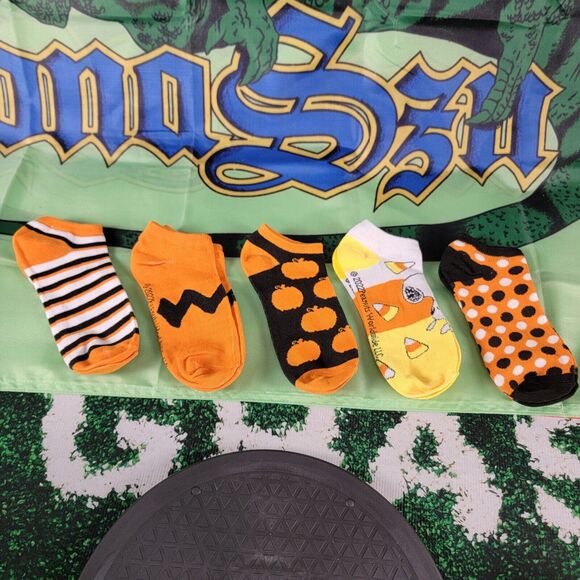 Halloween Theme Socks 5 Pairs - Picture 2 of 2